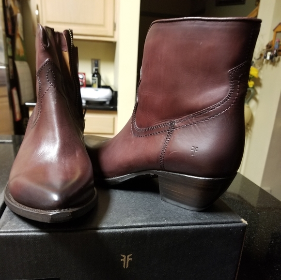 Frye Shoes - Frye Boots
